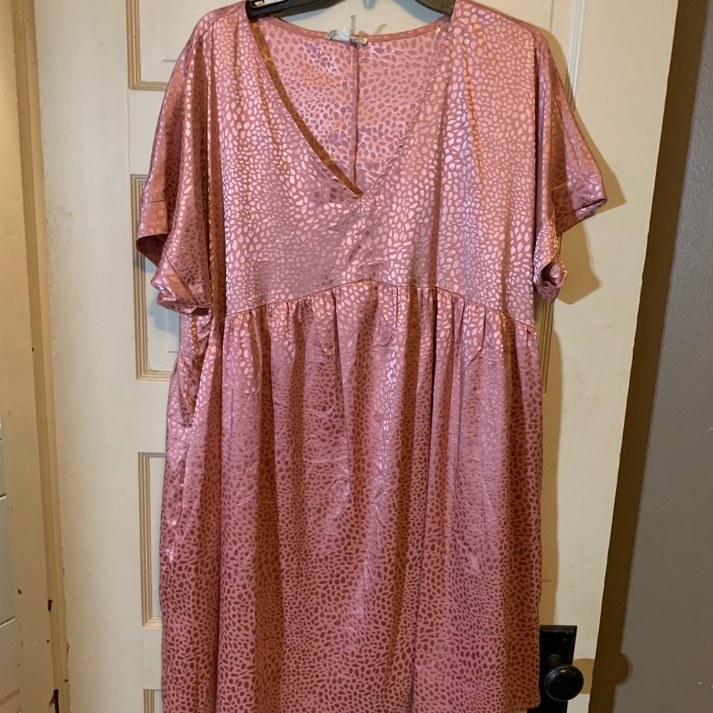 ENTRO Silky Boutique Dress